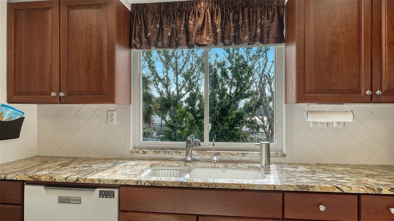 777 John Ringling Boulevard, Unit 36, Sarasota, FL 34236 Photo