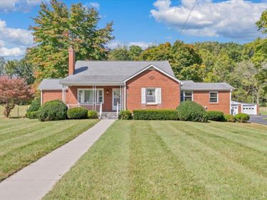 8699 Lee Hwy, Fincastle, VA 24090