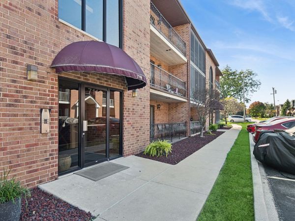 7114 W 108th Street , Unit 301, Worth, IL 60482