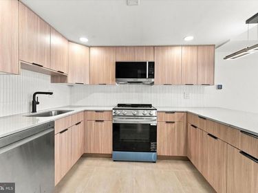 30 N WATERLOO ROAD, Unit 4, DEVON, PA 19333