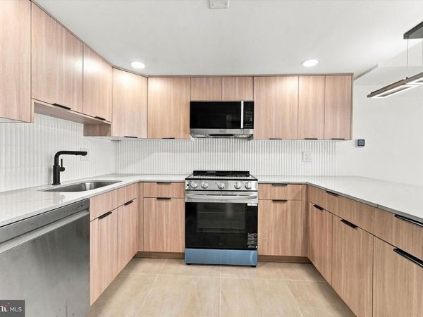 30 N WATERLOO ROAD, Unit 4, DEVON, PA 19333