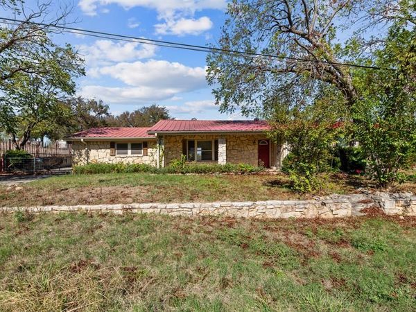 515 E Belknap Street , Jacksboro, TX 76458