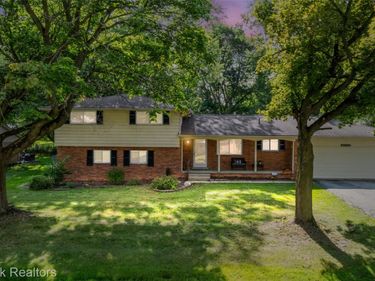 28839 Bannockburn Street, Farmington, Mi 48334
