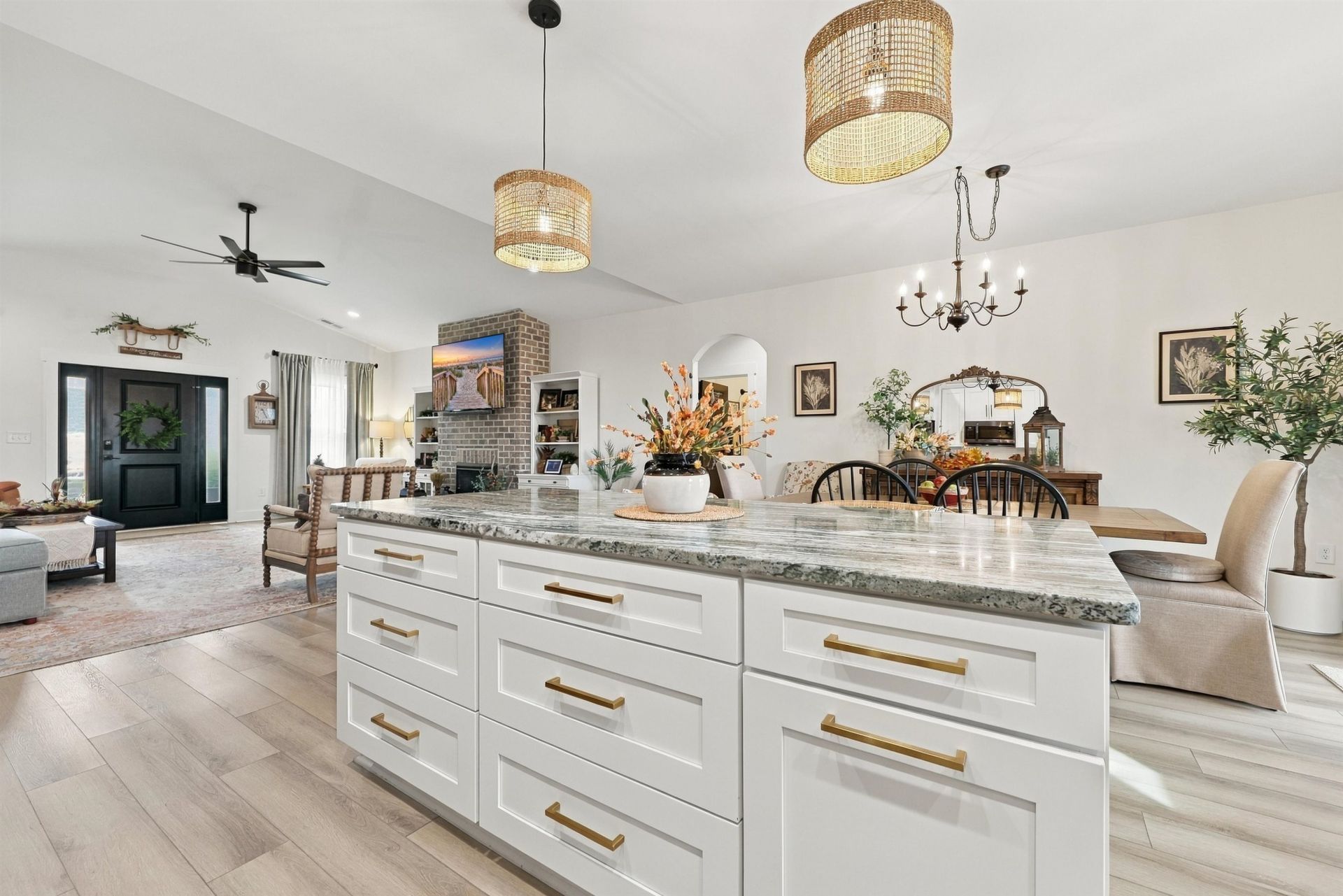 6953 Persimmon Rd. Photo 4