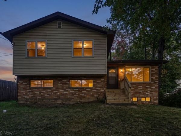 1302 East Avenue , Akron, OH 44307