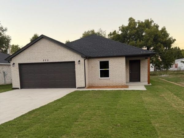225 E Ross Avenue , Sapulpa, OK 74066