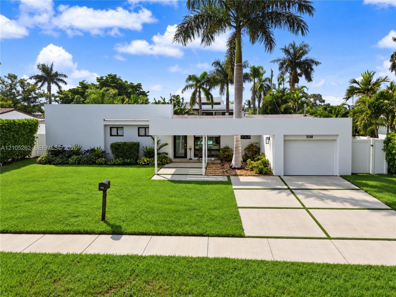 2130 Alamanda Dr, North Miami, FL 33181 Photo