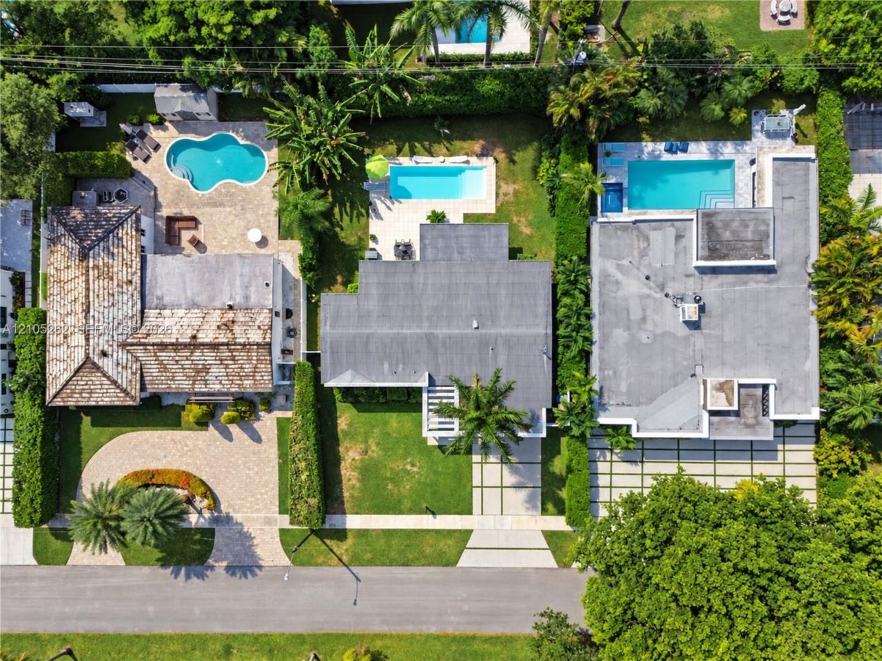 2130 Alamanda Dr, North Miami, FL 33181 Photo