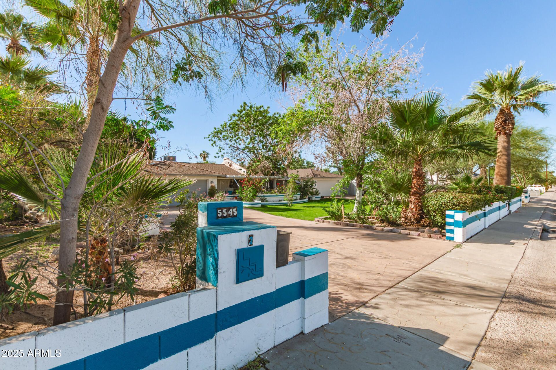 5545 E Earll Drive, Phoenix, AZ 85018 Main Photo