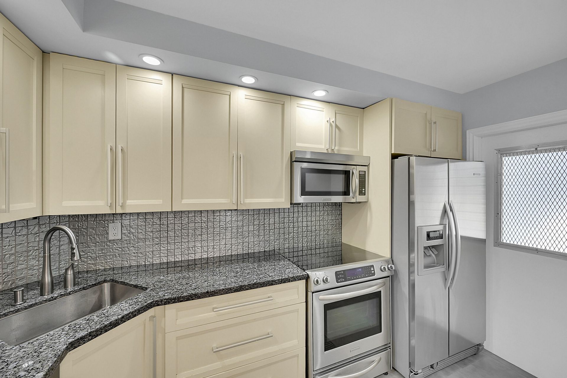 800 E Camino Real, Unit 305, Boca Raton, FL 33432 Photo