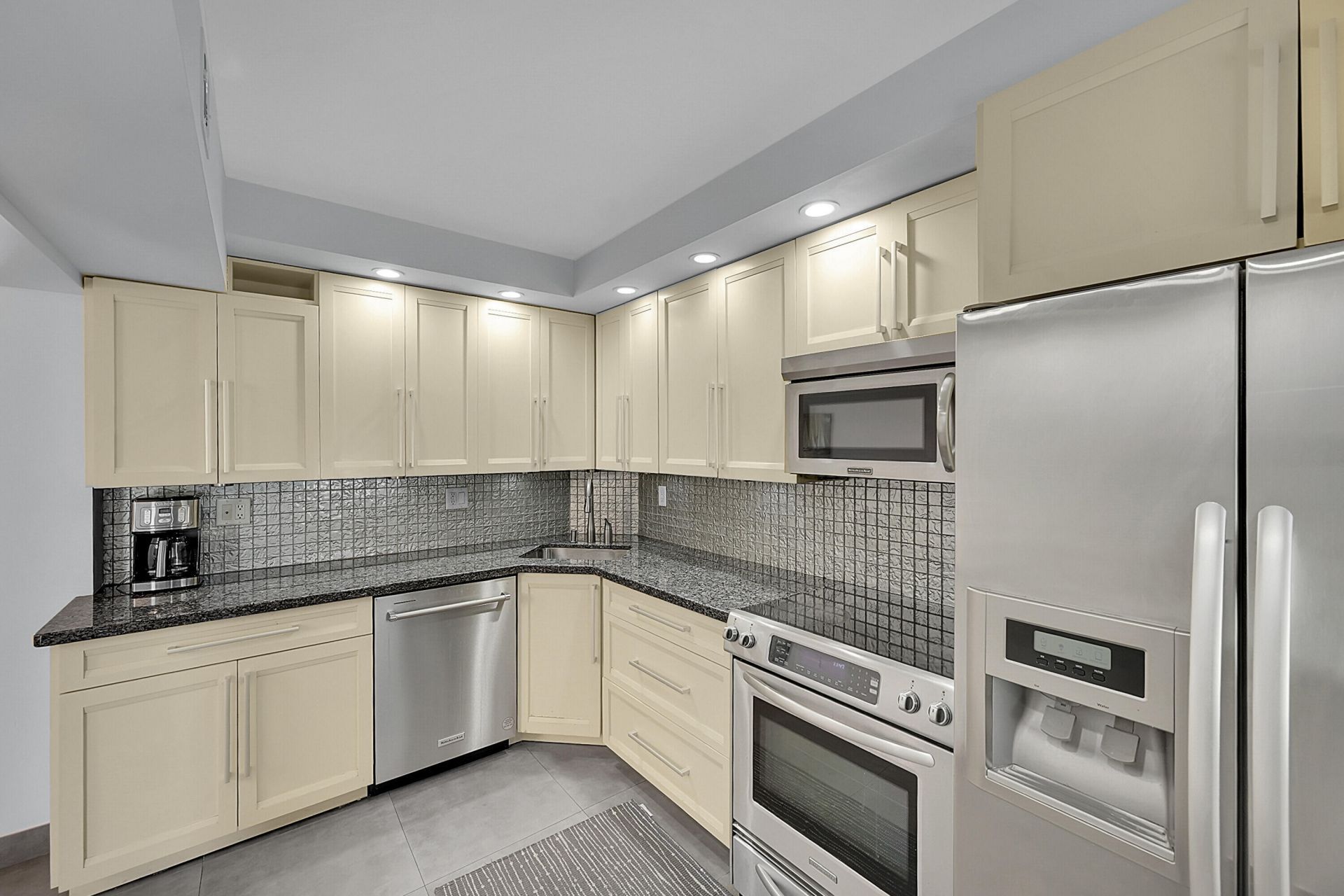 800 E Camino Real, Unit 305, Boca Raton, FL 33432 Photo
