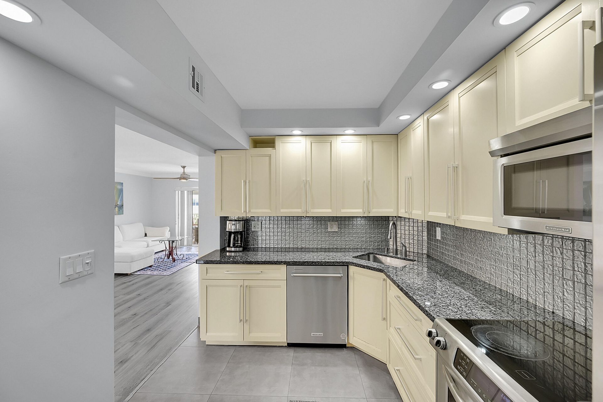 800 E Camino Real, Unit 305, Boca Raton, FL 33432 Photo