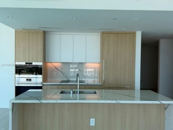 2411 Laguna Cir, Unit 1606, North Miami, FL 33181