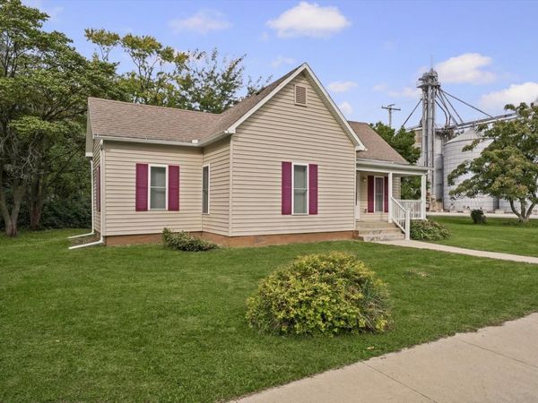 100 S GRANT Street , Broadlands, IL 61816