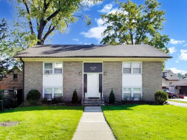 809 South Street , Elgin, IL 60123