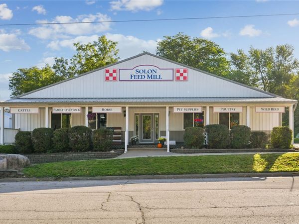 310-330 S Dubuque Street , Solon, IA 52333
