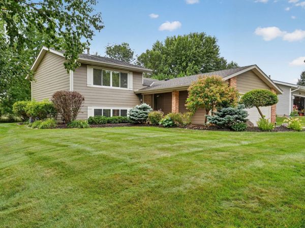 8412 Hiawatha Avenue, Eden Prairie, MN 55347