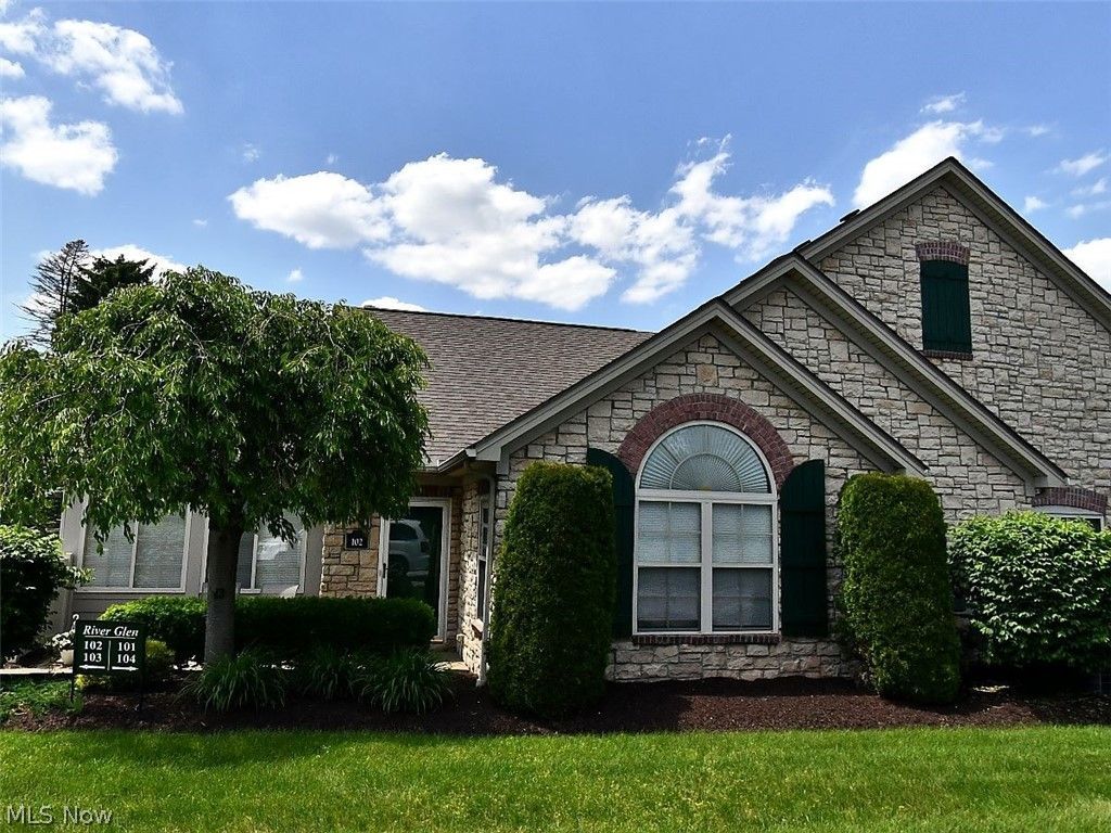 102 River Glen Drive Ne, Warren, OH 44484 Main Photo