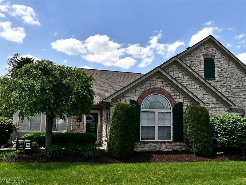102 River Glen Drive NE, Warren, OH 44484 Photo 1