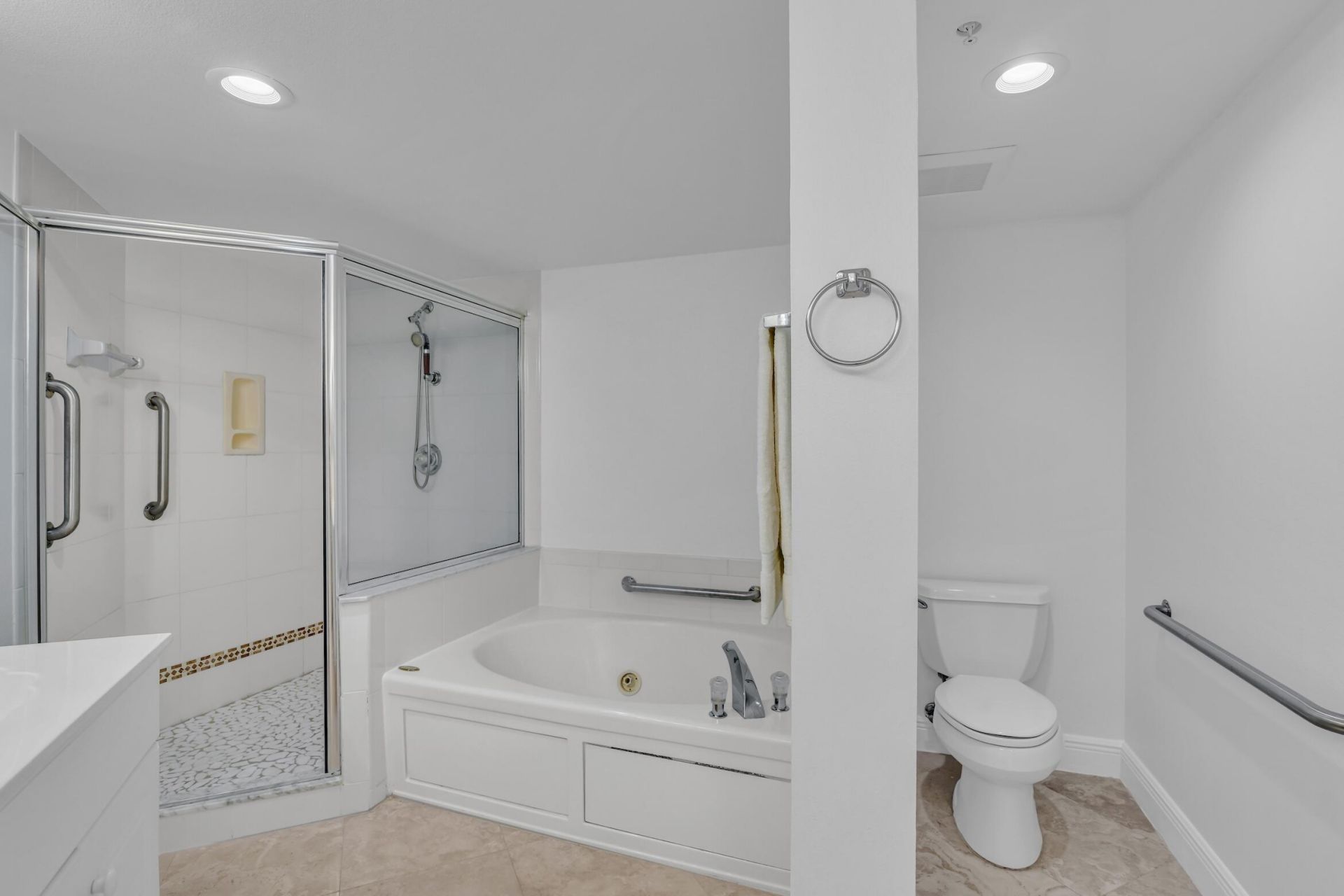 2880 NE 14th St Causeway, Unit 213, Pompano Beach, FL 33062 Photo