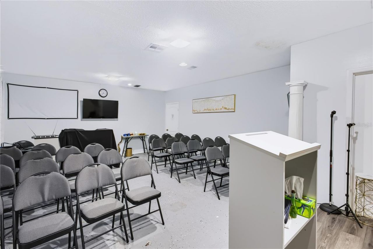 6600 Hoffner Avenue, Orlando, FL 32822 Photo