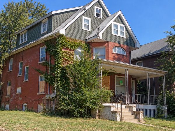 805 NE Perry Avenue , Peoria, IL 61603