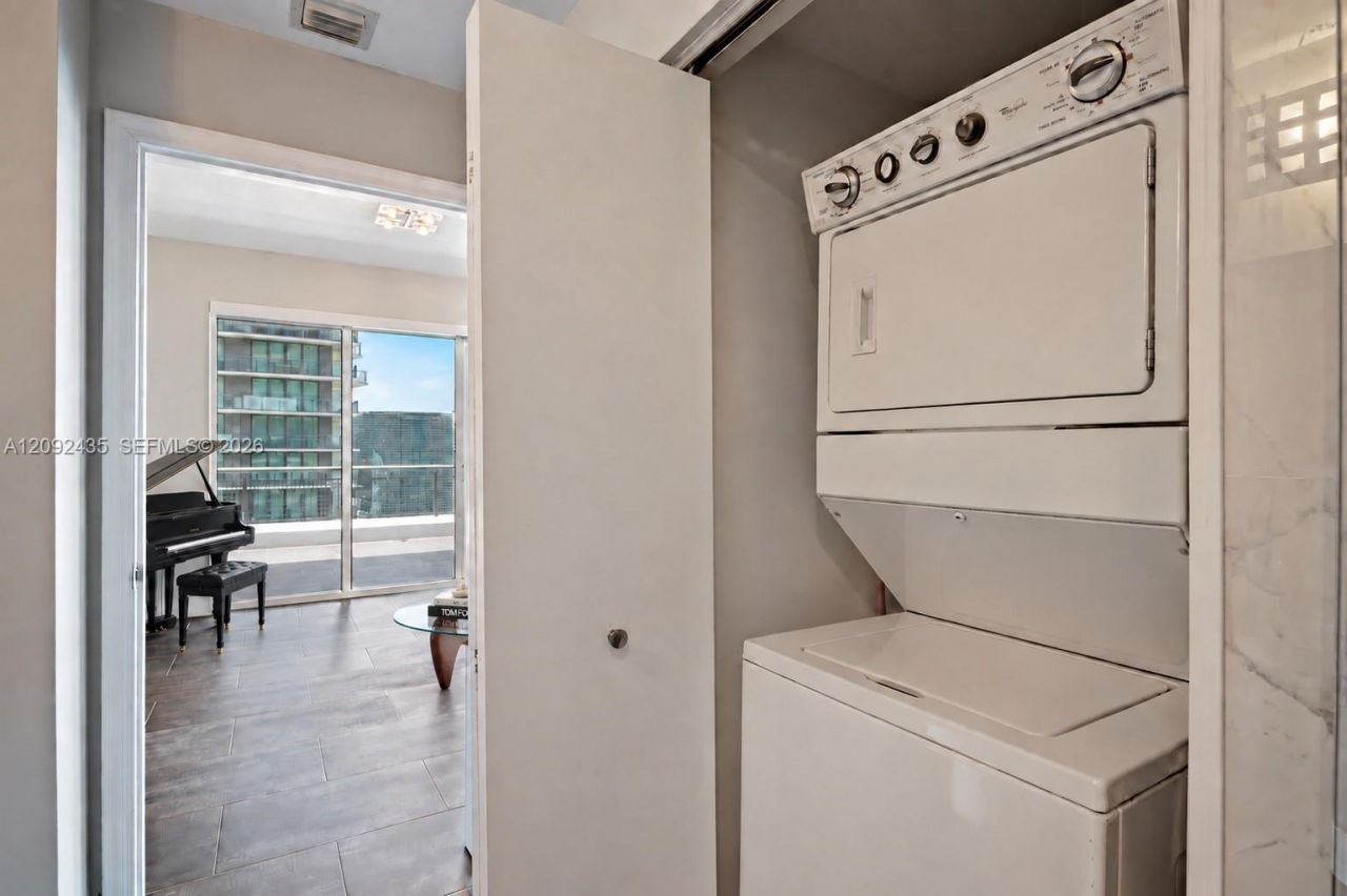 60 SW 13th St , Unit 4002, Miami, FL 33130 Photo