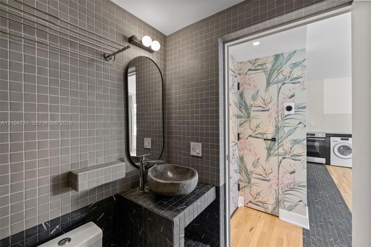 1521 Lenox Ave , Unit 206, Miami Beach, FL 33139 Photo