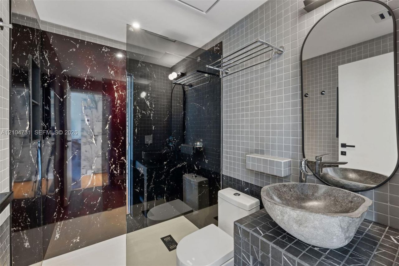 1521 Lenox Ave , Unit 206, Miami Beach, FL 33139 Photo