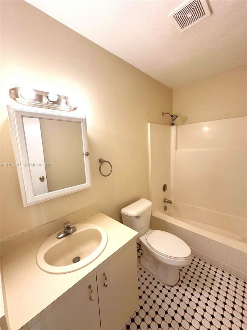 6731 Kingsmoor Way, Unit 6731, Miami Lakes, FL 33014 Photo