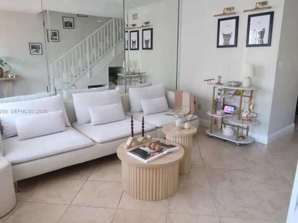 2201 W 52nd St , Unit 102, Hialeah, FL 33016