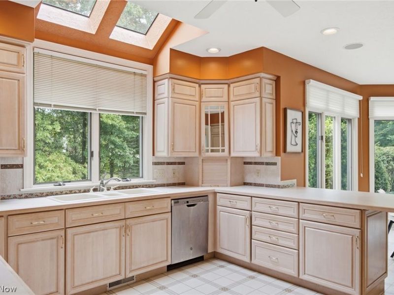 38861 Arbor Court, Grafton, OH 44044 Photo 12