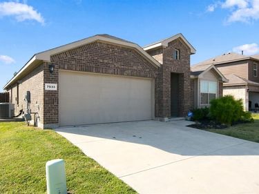 7933 Twin Forks Drive, Fort Worth, TX 76131