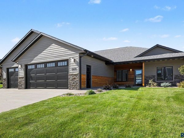 2605 S Faith Ave, Sioux Falls, SD 57110