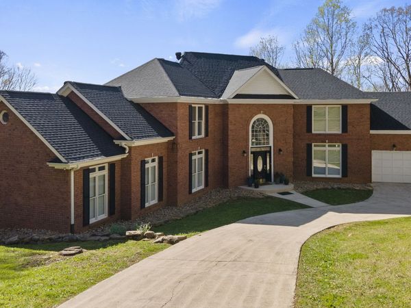 310 Bluffs Rd S, South Pittsburg, TN 37380