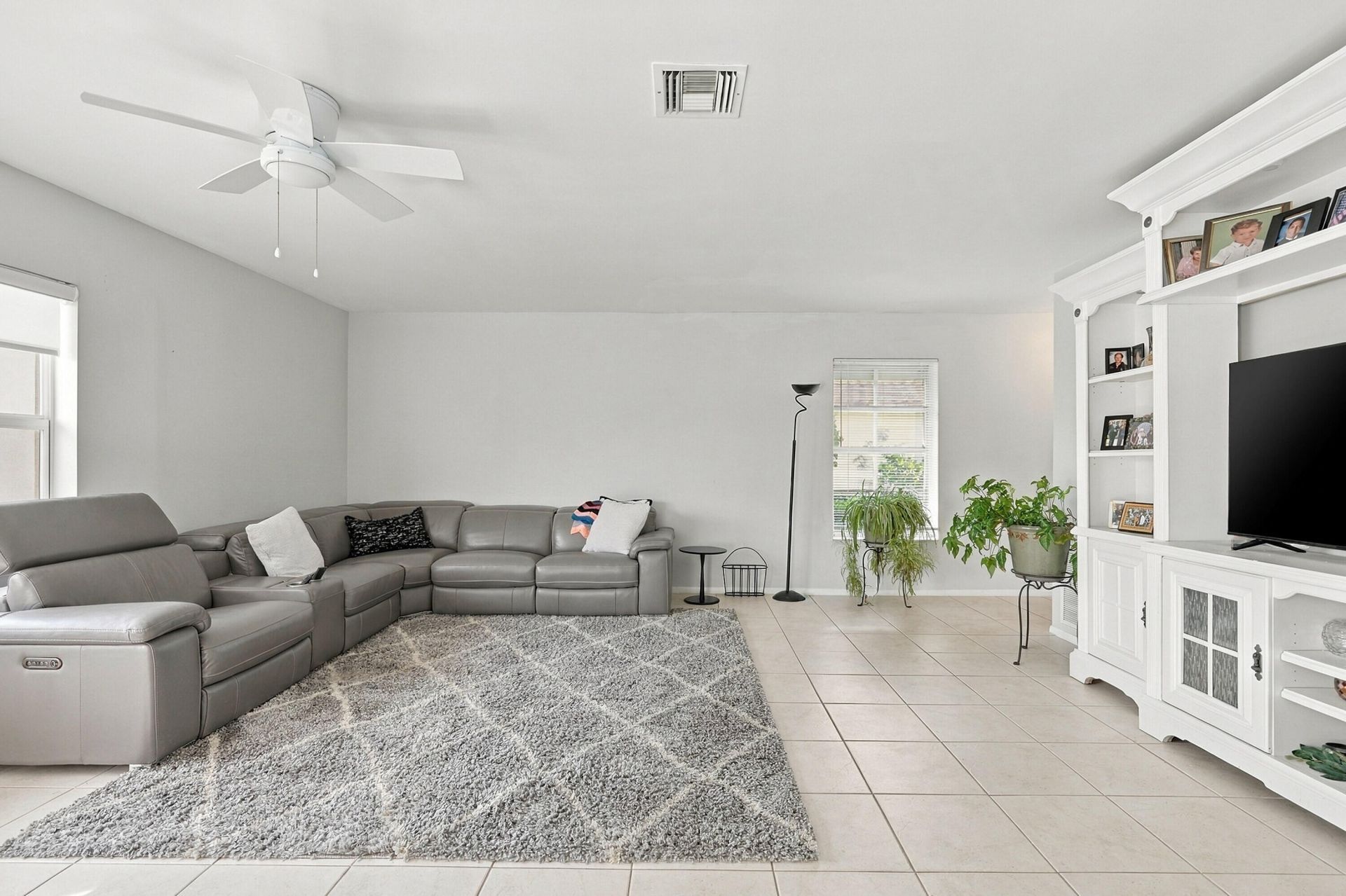 2886 Fernley Drive E, Unit 32, West Palm Beach, FL 33415 Photo