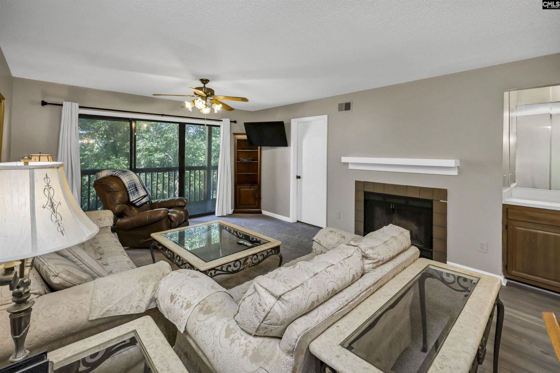 422 Edgewater Lane Photo 4