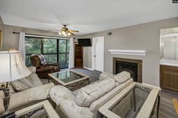 422 Edgewater Lane photo 4