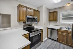 422 Edgewater Lane photo 4