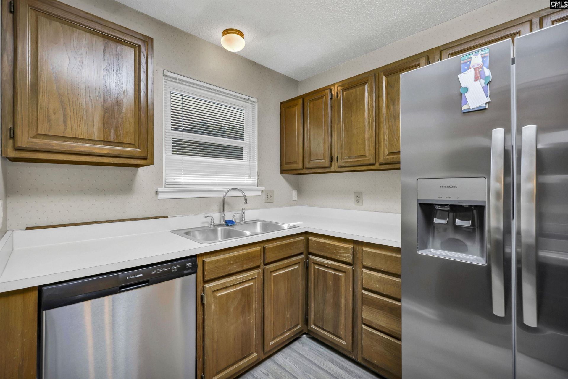 422 Edgewater Lane Photo 7
