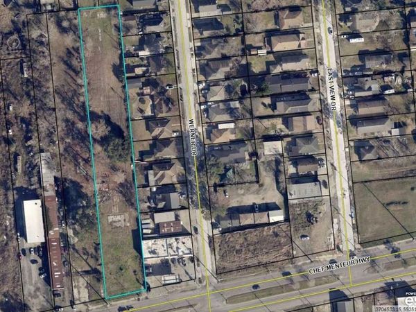 7931 CHEF MENTEUR Highway , New Orleans, LA 70126