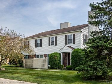 15818 Charleston Drive , Clinton Township, Mi 48038