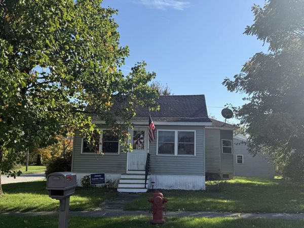 196 E 1st Street, Vermontville, MI 49096
