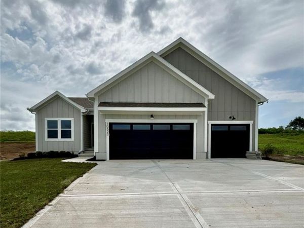 501 SW Chavis Drive, Blue Springs, MO 64064