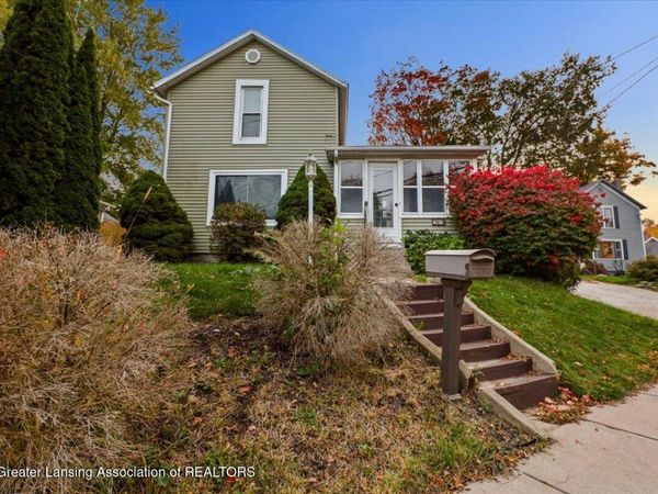209 W River Street, Grand Ledge, MI 48837