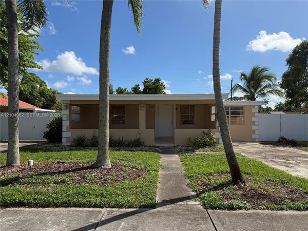 9960 SW 42nd St , Miami, FL 33165