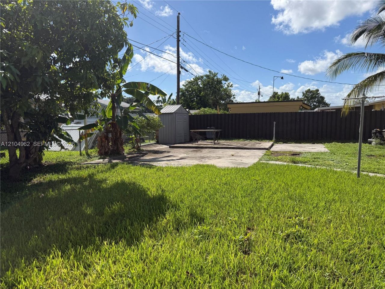 9960 SW 42nd St, Miami, FL 33165 Photo