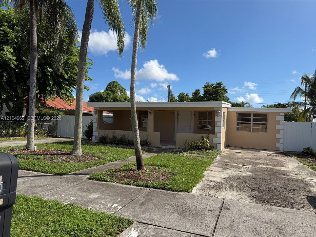 9960 SW 42nd St, Miami, FL 33165 Photo