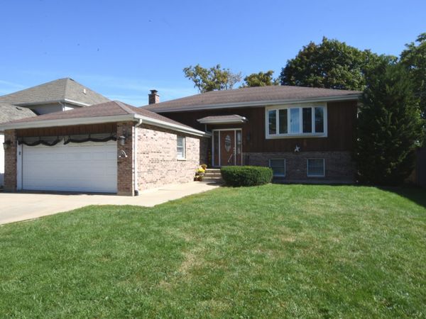 741 N Michigan Street , Elmhurst, IL 60126