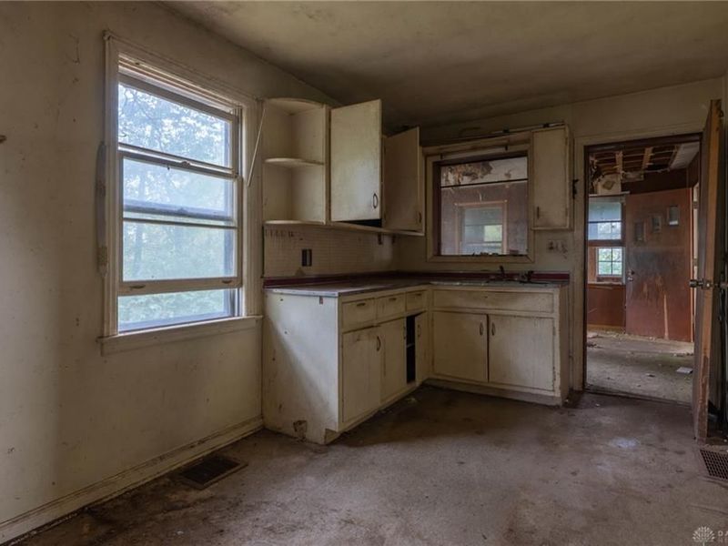 9541 Clyo Road, Dayton, OH 45458 Photo 7